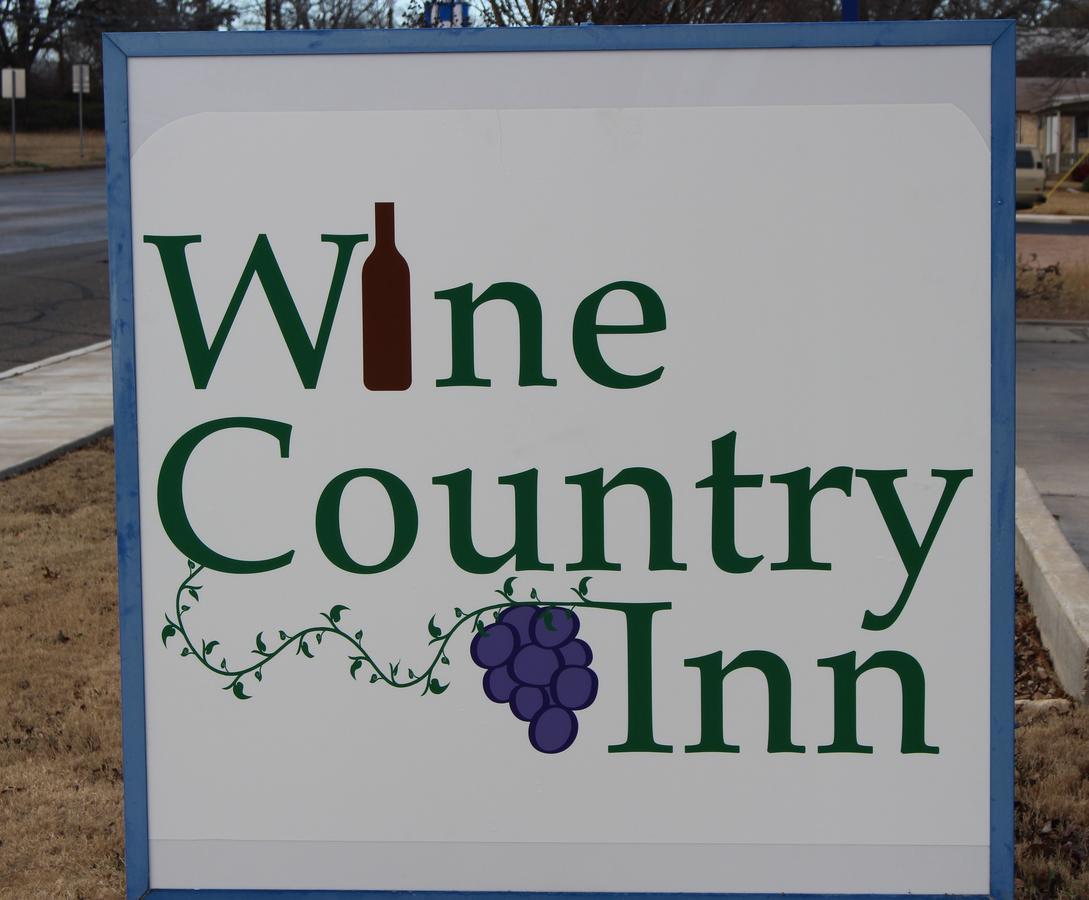 Wine Country Inn Fredericksburg Exterior photo